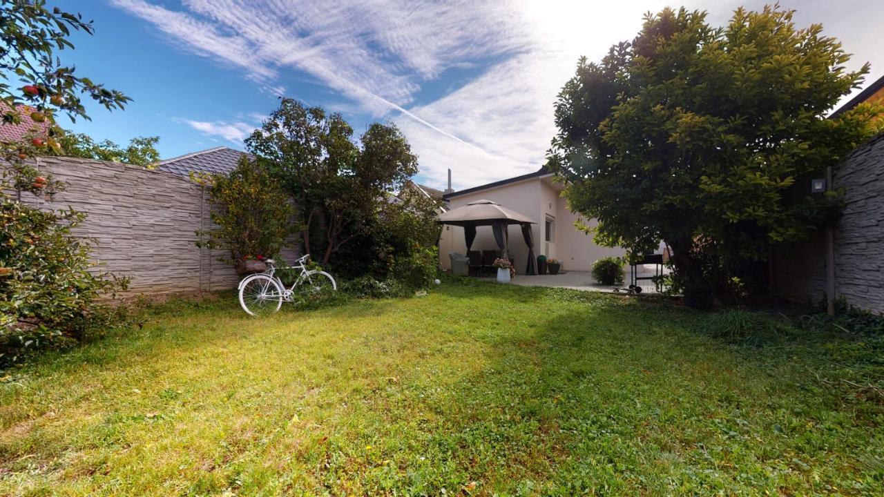 Alia House With Garden In Piestany Villa Kültér fotó