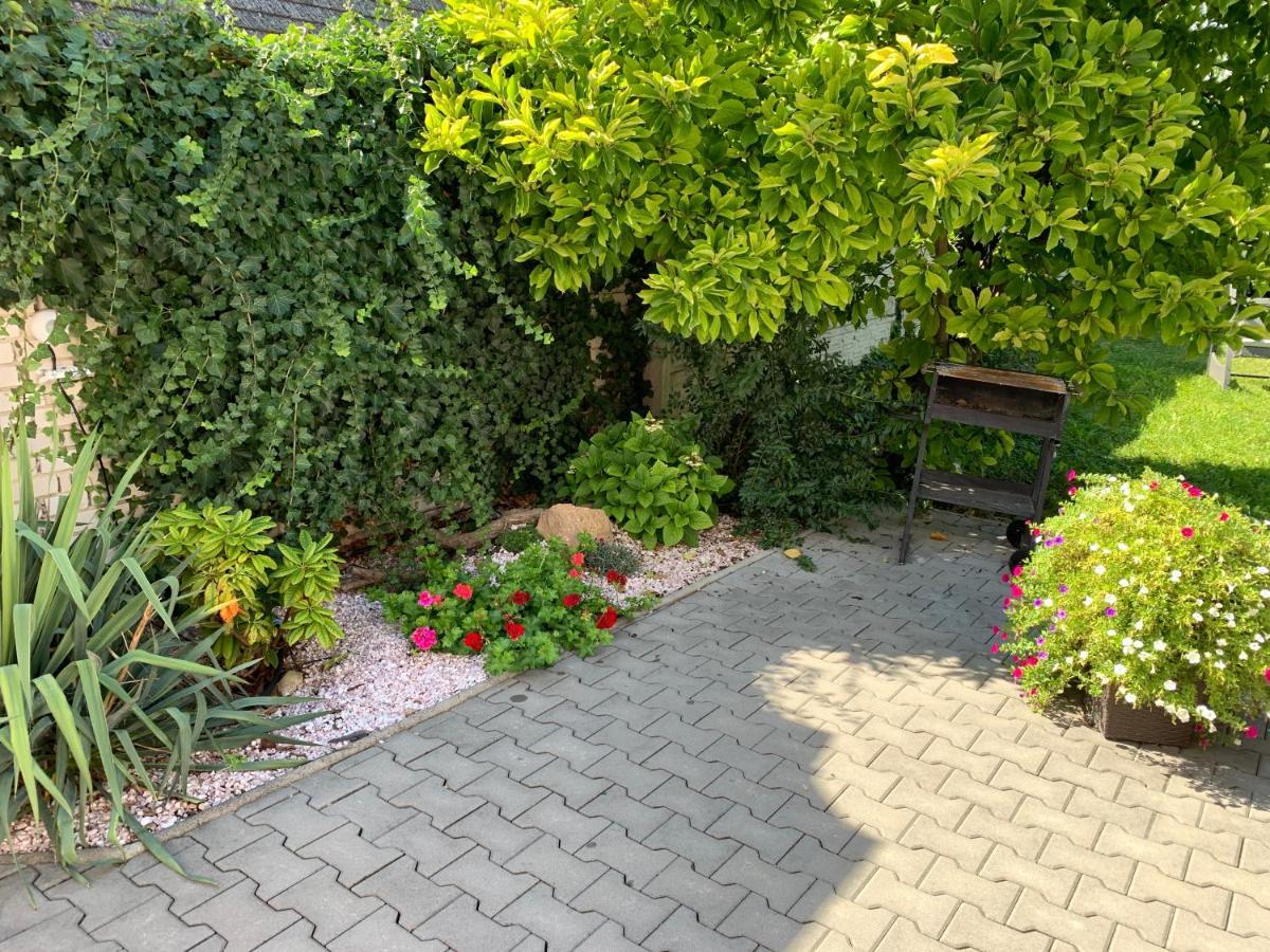 Alia House With Garden In Piestany Villa Kültér fotó